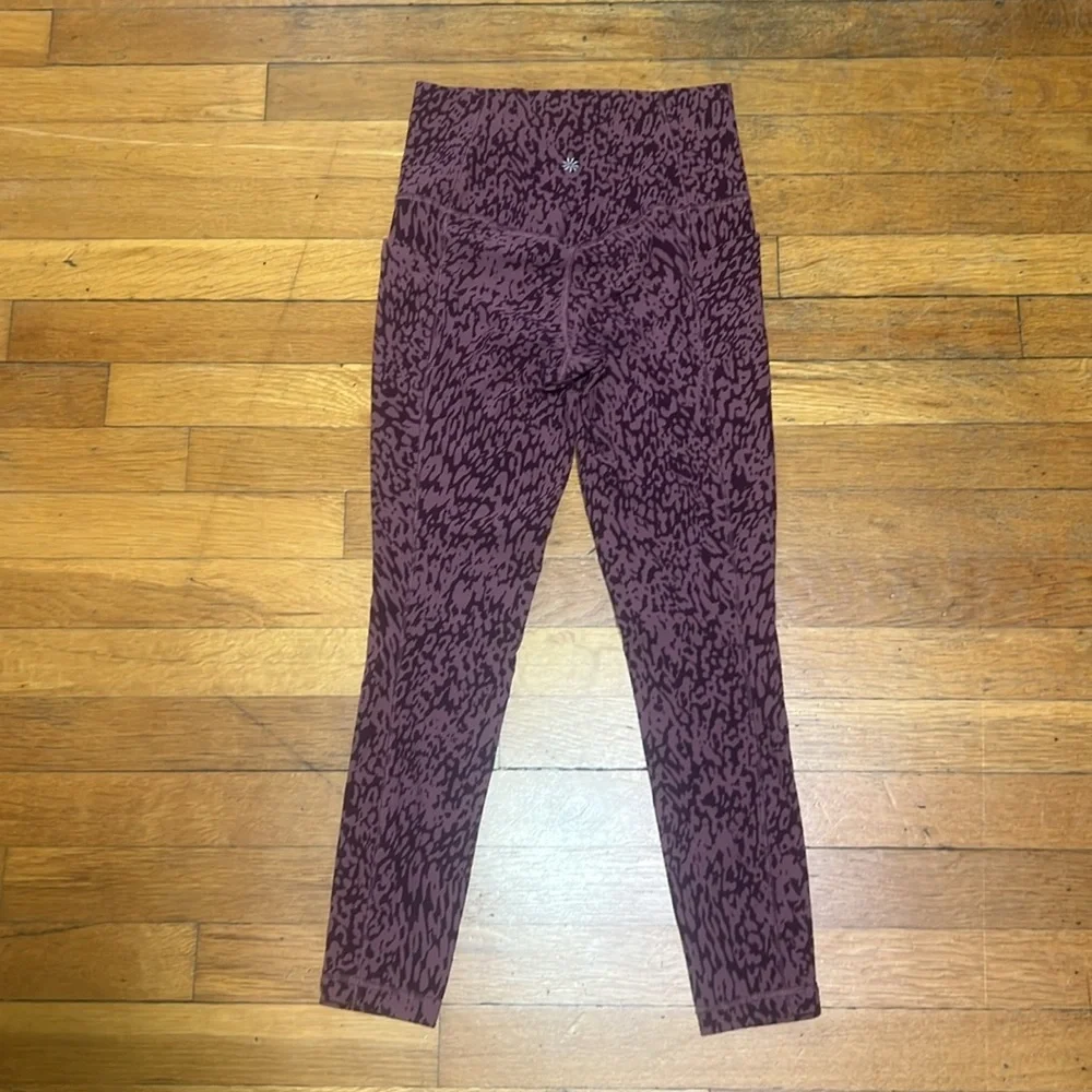 Athleta Salutation Stash Pocket II 7/8th Printed Tights in Mauve, size XS